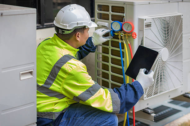 Professional Hvac technician working in Jeffersonville, OH